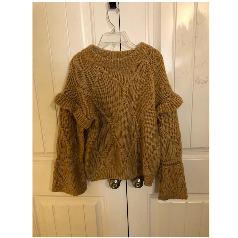 Main Strip Gold Knit Sweater with Flared Sleeves